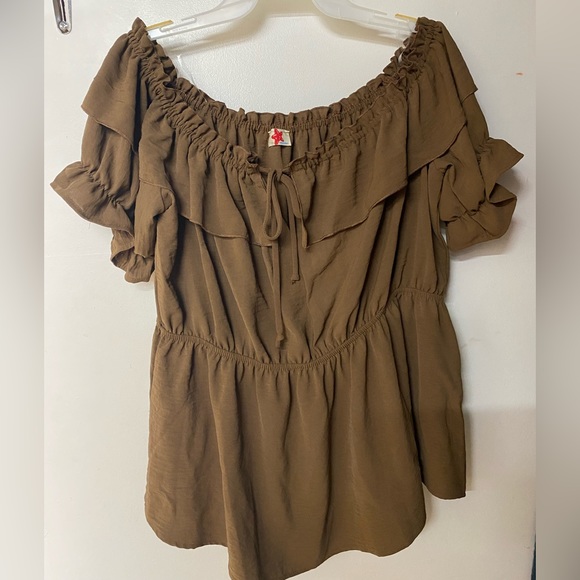 NWOT Blue Leopard off the shoulder top in Brown size 2x - Picture 2 of 5